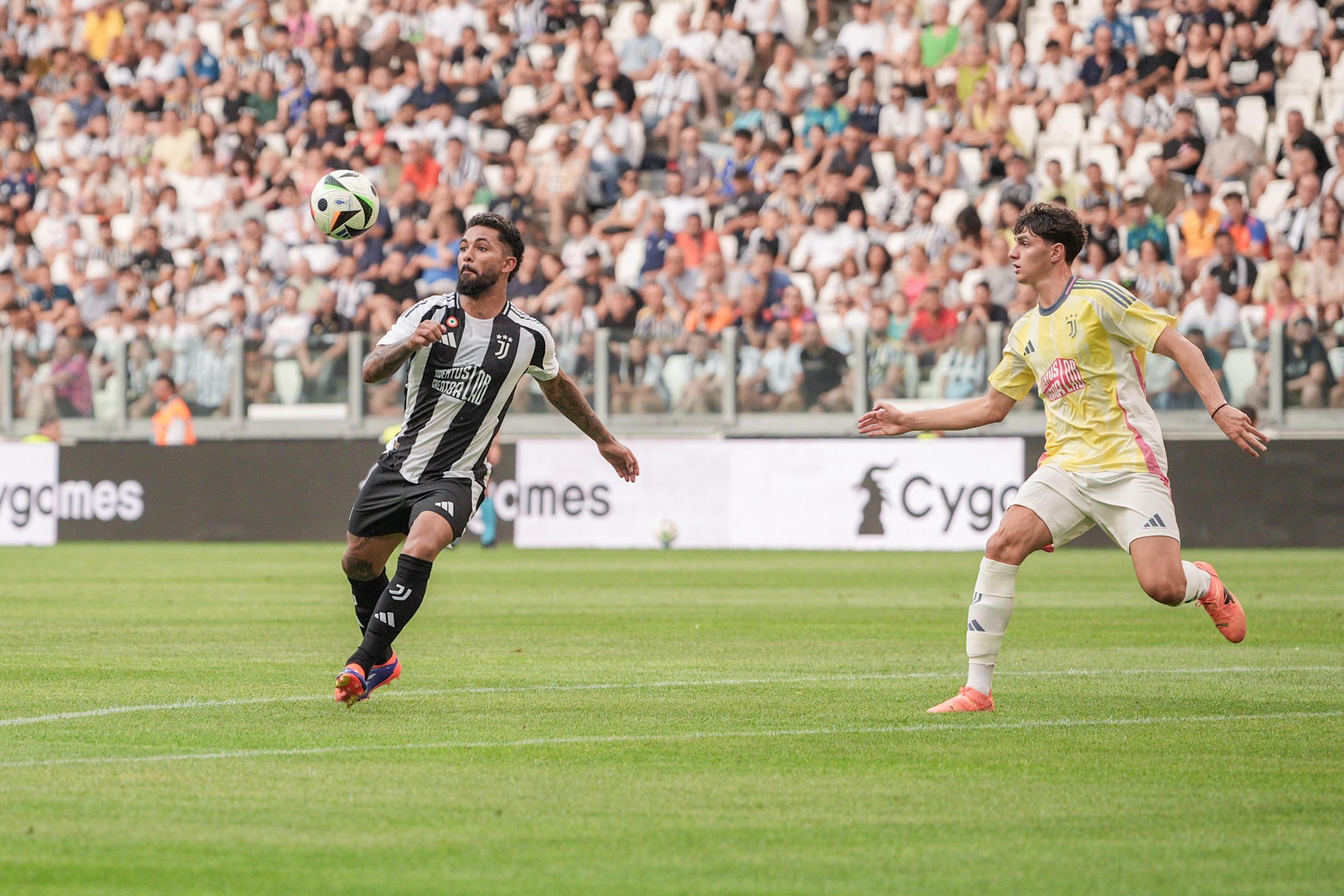 Douglas Luiz, Juventus