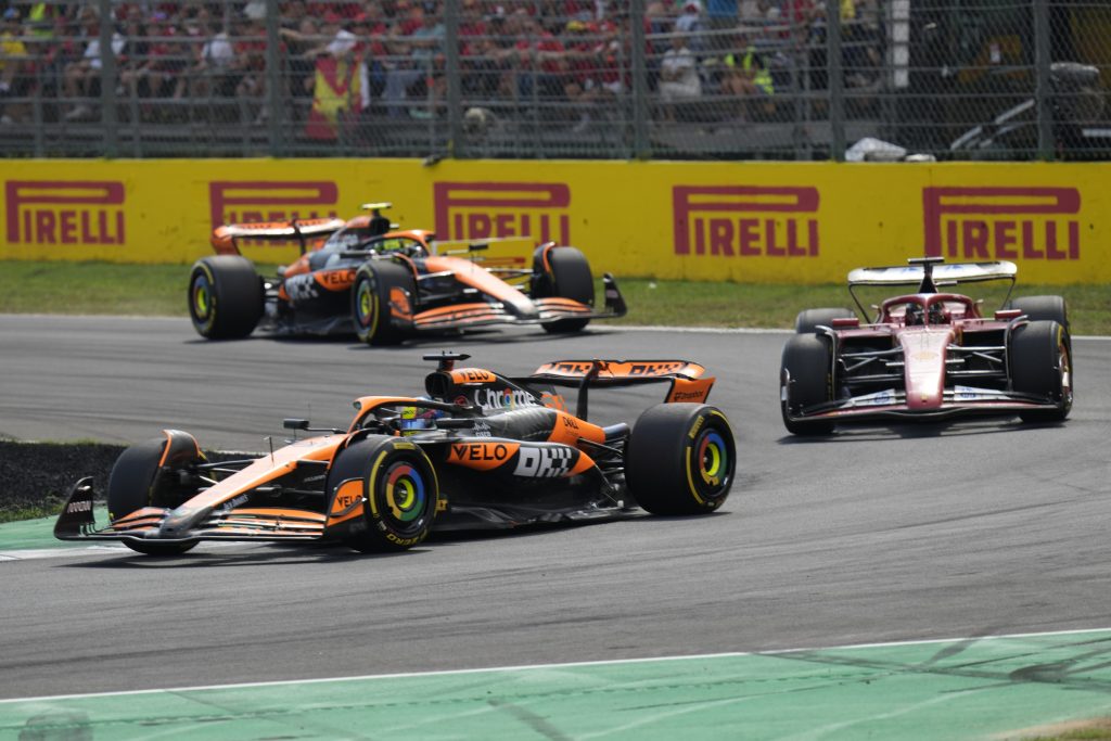 Oscar Piastri McLaren, Charles Leclerc Ferrari, Lando Norris McLaren