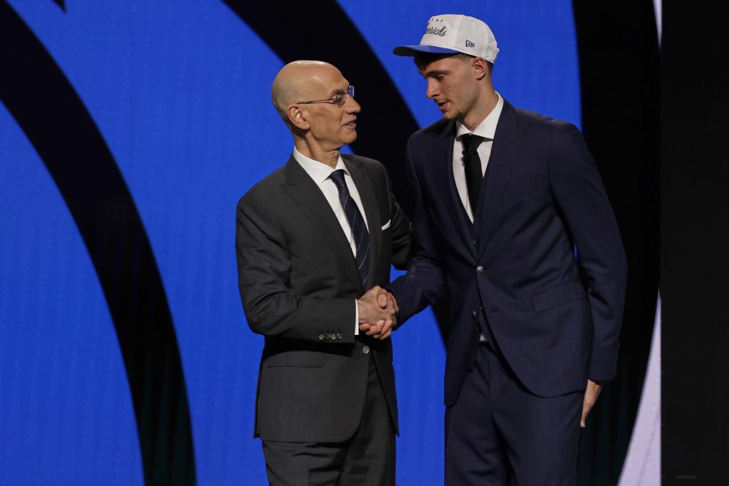 Adam Silver e Cooper Flagg
