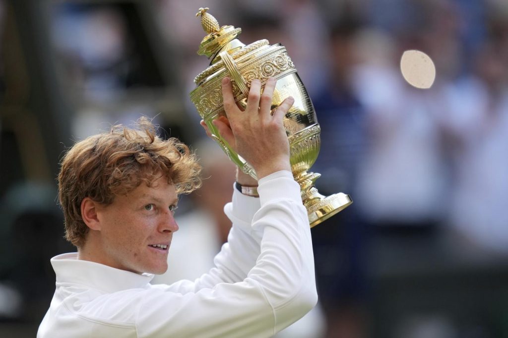 Capolavoro Sinner a Wimbledon: batte Alcaraz e conquista il quarto Slam in carriera